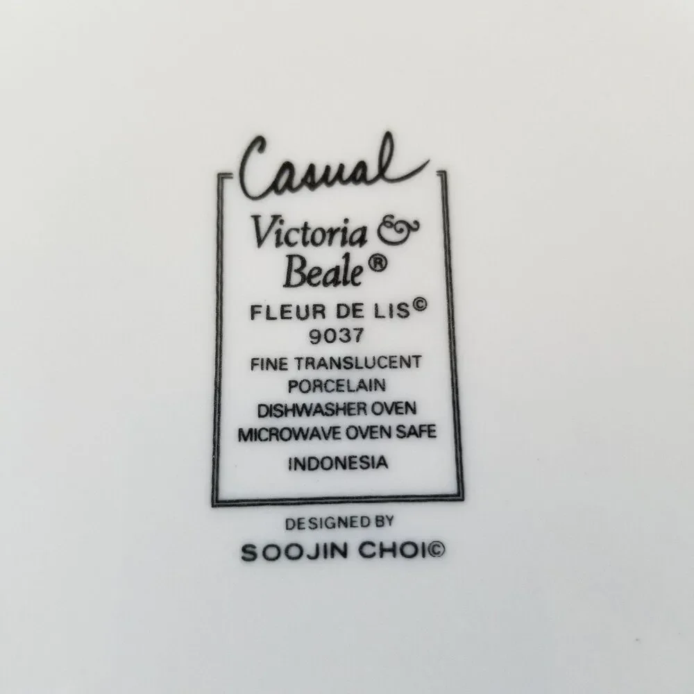 Vintage Casual by Victoria and Beale plate set of 4 fleur de lis pattern green
